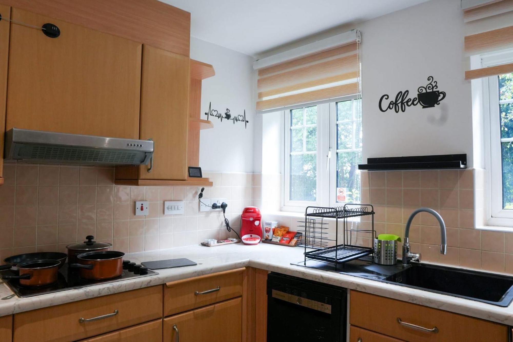 Whole 2-Bed Apartment - Contractors, Professionals, Ulez Free, Free Parking, B'Ham City 10Mins Birmingham Exterior photo