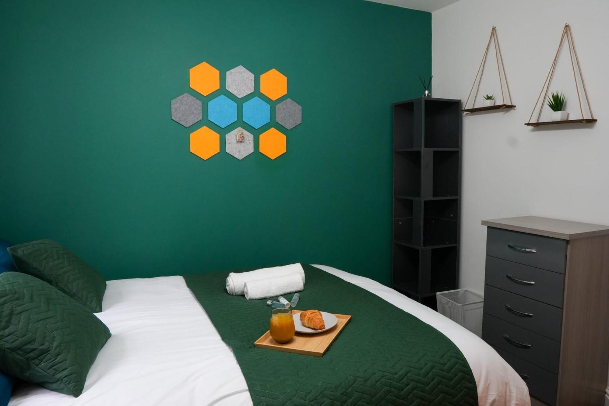 Whole 2-Bed Apartment - Contractors, Professionals, Ulez Free, Free Parking, B'Ham City 10Mins Birmingham Exterior photo